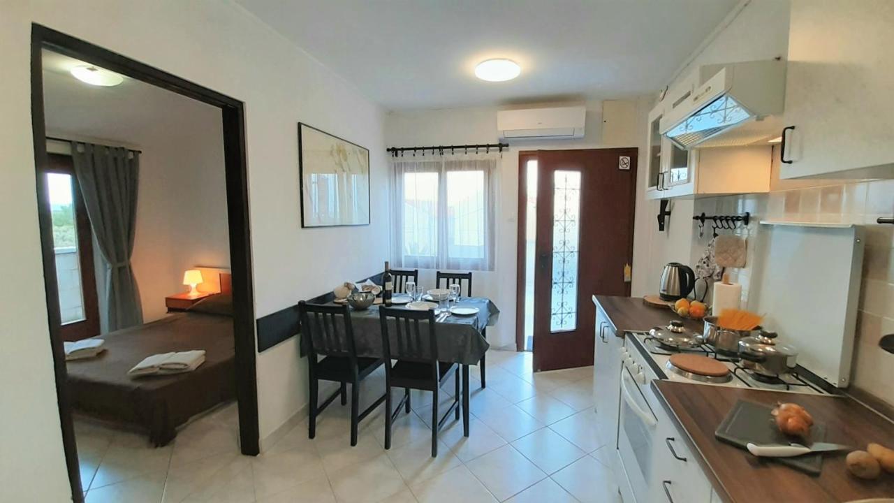 Apartments Nadia Sokolic Нерезине Екстериор снимка
