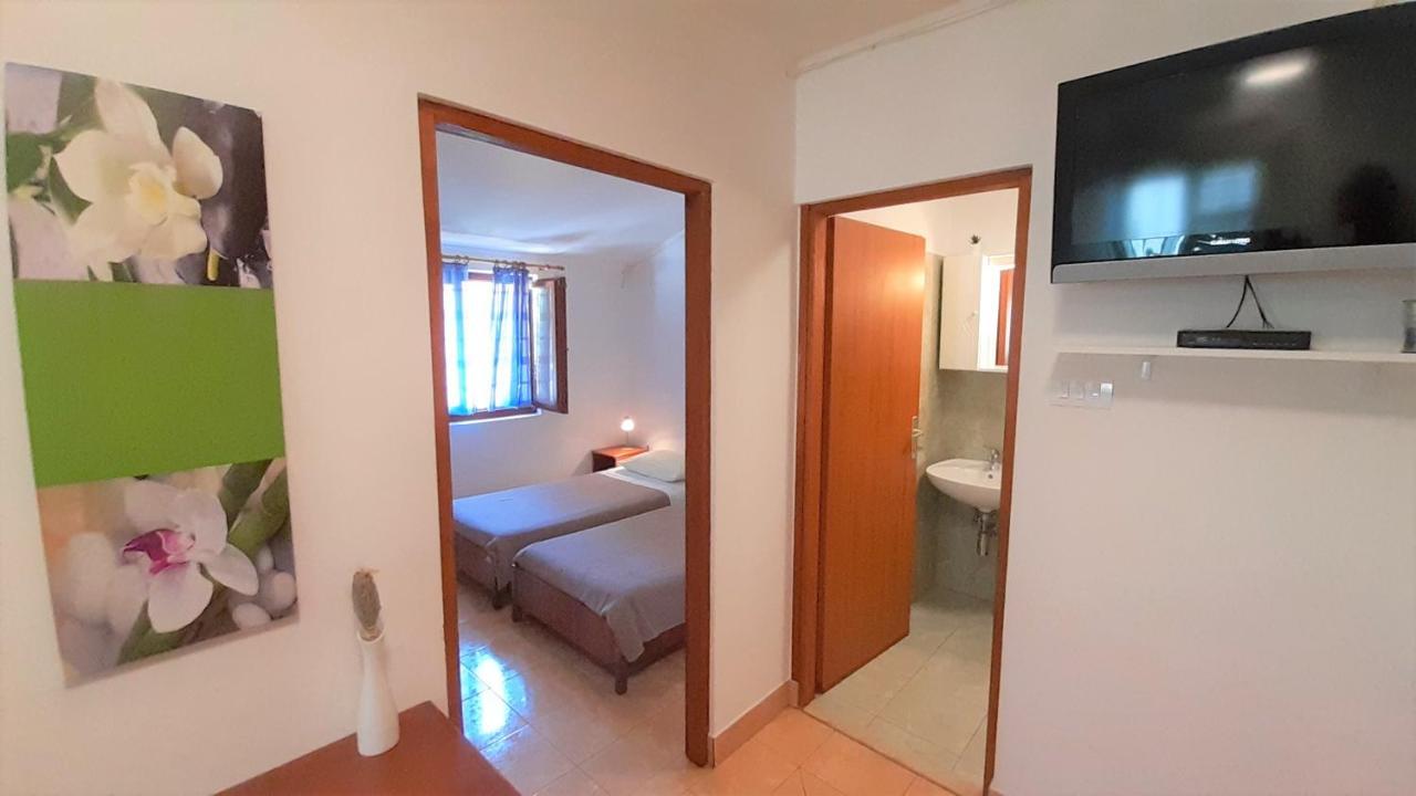 Apartments Nadia Sokolic Нерезине Екстериор снимка